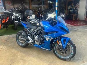 SUZUKI GSX-8R