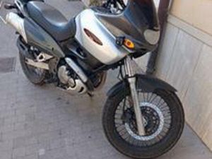 SUZUKI XF FREEWIND 650 - 1999