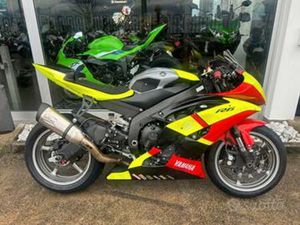 YAMAHA YZF R6 PISTA