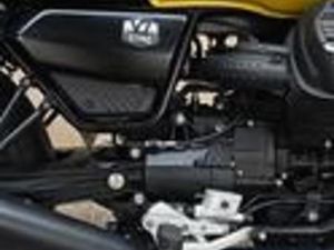 MOTO GUZZI V7 STONE 2022 ACCESSORIATA