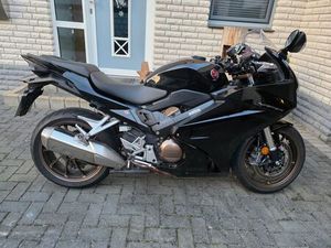 HONDA VFR 800 F (RC93)