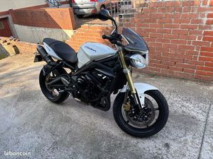 TRIUMPH STREET TRIPLE 675