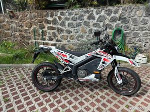 VEND MOTO ÉLECTRIQUE 50CM3