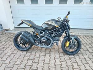 DUCATI 1100 MONSTER