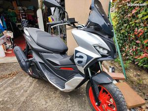 APRILIA SR GT 125 SPORT