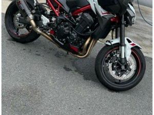 KAWASAKI Z900 LIGNE AKRAPOVIC