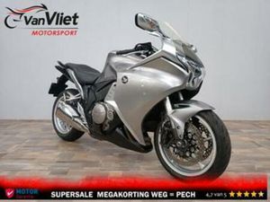 LEUKE HONDA VFR 1200 F BJ 2010 KOOPJE.! — MOTOREN | HONDA — MARKTPLAATS