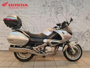 ② HONDA NT700 DEAUVILLE (ANNÉE DE CONSTRUCTION 2015)