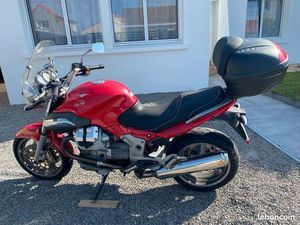 MOTO GUZZI V 850 BREVA