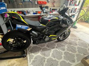 DUCATI PANIGALE V4 UNFALLSCHADEN FAHRBEREIT ANGEBOT MACHEN