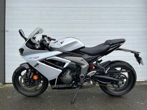 TRIUMPH  DAYTONA 660 2025 660 CM3 | MOTO SPORTIVE | 859 KM | BLANC | 35132 VEZIN LE COQUET