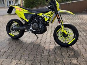 HUSQVARNA 701 SUPERMOTO