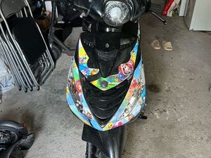 ZIP 50 2T DANS L ÉTAT + CASQUE HJC NEUF