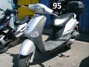 YUP 50 2T MIT TOPCASE & FRISCHE GROßE INSPEKTION