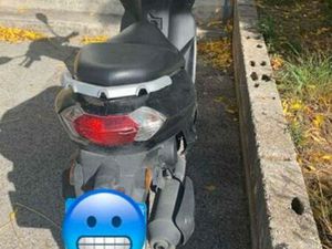 SCOOTER 50 CC BON ÉTAT _PRÊT À ROULER