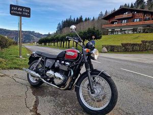 TRIUMPH BONNEVILLE T100
