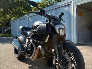 DUCATI DIAVEL CARBON