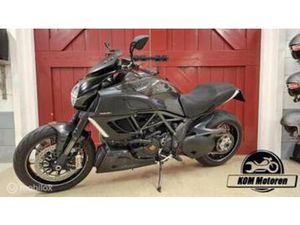 DUCATI DIAVEL CARBON! BJ. 2011 *FULL OPTIONS!* AANBIEDING! — MOTOREN | DUCATI — MARKTPLAATS