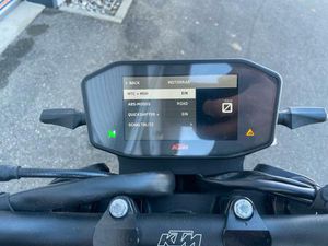 KTM 890 DUKE GP SCHWARZ