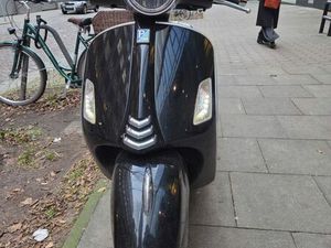 VESPA GTS 300 SCHWARZ TÜV NEU