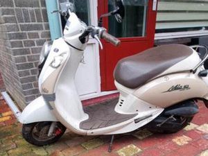 SYM MIO 50 OPKNAPPER/ONDERDELEN. GEEN WOK. — SCOOTERS | SYM — MARKTPLAATS