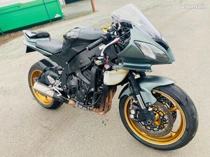 YAMAHA R6