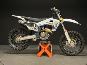 HUSQVARNA FC 250 • 2025