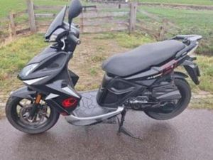 MOOIE KYMCO SUPER 8 BROMSCOOTER INCL GROTE BEURT — SCOOTERS | KYMCO — MARKTPLAATS