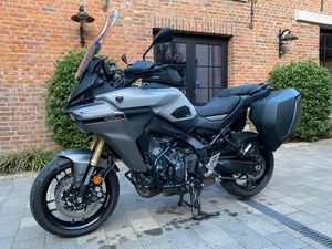 ② YAMAHA TRACER 9GT 2025 CERAMIC ICE