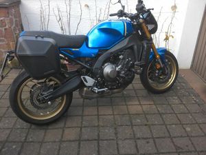 YAMAHA XSR 900 MIT KOFFERN, KURZEM HECK, PROTEKTOREN