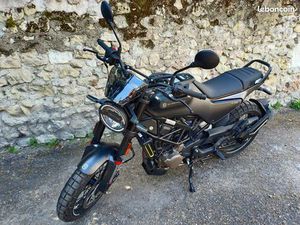 MOTO 125 SVARTPILEN HUSQUEVARNA