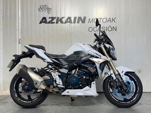 SUZUKI - GSR 750