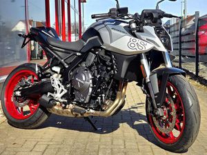 SUZUKI GSX-8S MIT HECKUMBAU + ZUBEHÖR!