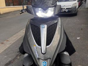 PIAGGIO MP3 300 CC – 2012 – 33 000 KM – TRÈS BIEN ÉQUIPÉ – GARANTIE 1 000 KM