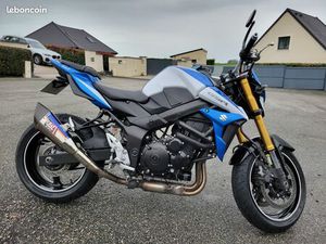 SUZUKI GSR 750