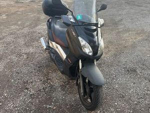 X MAX 250
