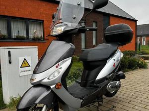 ② SCOOTER PEUGEOT V-CLIC CLASSE A