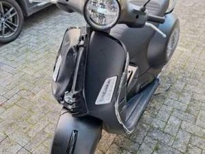 VESPA GTS 125 IGET SUPER SPORT 2025 SCHADE DUITSE PAPIEREN — SCOOTERS | VESPA — MARKTPLAATS