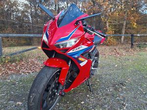 CBR 650 R 2025