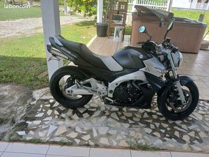 SUZUKI 600 GSR