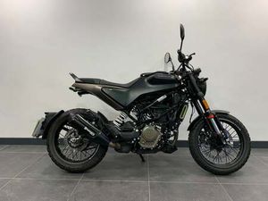 USED HUSQVARNA SVARTPILEN 125 FOR SALE IN GATESHEAD