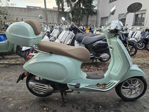 VESPA PRIMAVERA 125 ABS LED USB UM.