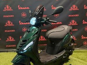 PIAGGIO ZIP 2018 BROM! SP JAGUAR GREEN / RS ZADEL GARANTIE! — SCOOTERS | PIAGGIO — MARKTPLAATS