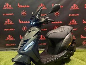PIAGGIO ZIP 2019 BROM! SP AGAAT GIJS / RS ZADEL GARANTIE! — SCOOTERS | PIAGGIO — MARKTPLAATS