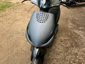 PIAGGIO ZIP 50CC 2 TAKT - BETROUWBARE SCOOTER! — SCOOTERS | PIAGGIO — MARKTPLAATS