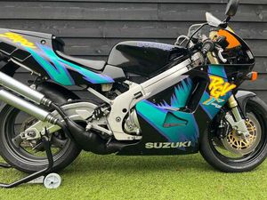 SUZUKI RGV 250 VJ 22 TOPZUSTAND
