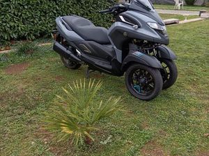 SCOOTER YAMAHA TRICITY 300