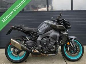 YAMAHA MT10 VOL OPTIE CARBON DELEN AKRAPOVIC BJ 2023 — MOTOREN | YAMAHA — MARKTPLAATS