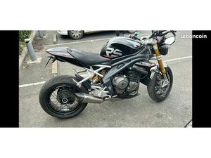 TRIUMPH SPEED TRIPLE 1200 RS