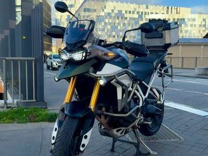 TRIUMPH TIGER 900 RALLY PRO 2022 – FULL OPTIONS – SUIVI TRIUMPH – VALISES INCLUSES